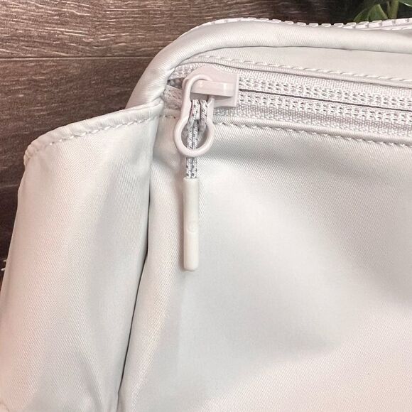 Lululemon Everywhere Belt Bag Large 2L in Vapor Rhino Grey LU9BJAS. NWT! - Picture 7 of 13